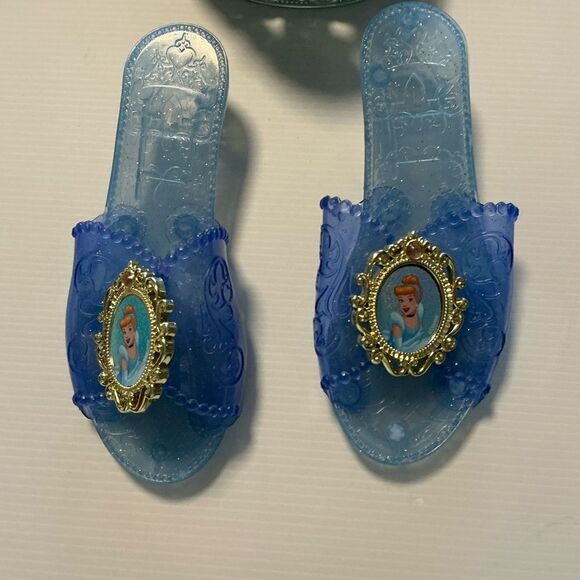 Disney’s Cinderella little girl shoes and tiara - Picture 2 of 8